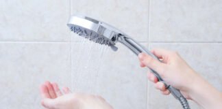 수돗물까지 점령한 미세 플라스틱 공포…샤워기 필터로 못 막나?