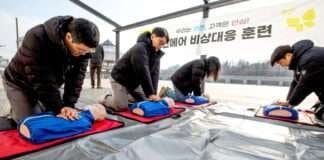 진에어 직원, 인천공항에서 의식 잃고 쓰러진 외국인 승객 구해